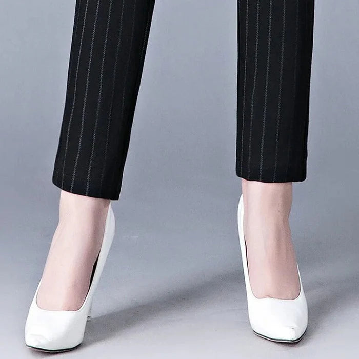 Lila - High-Waisted Slim Fit Trousers with Side Pocket Detail