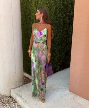 Renée – Contemporary Maxi Dress with Spaghetti Straps and Blurred Floral