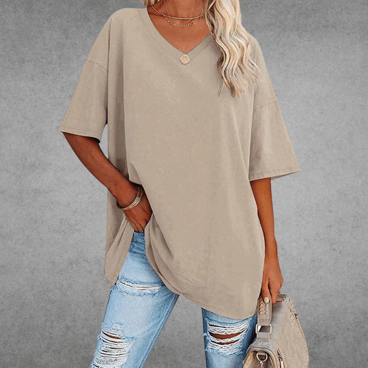 Daelia – Oversized V-Neck T-Shirt with Drop Shoulders and Relaxed Fit