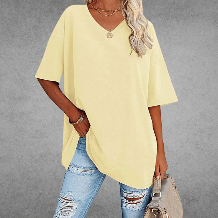 Daelia – Oversized V-Neck T-Shirt with Drop Shoulders and Relaxed Fit