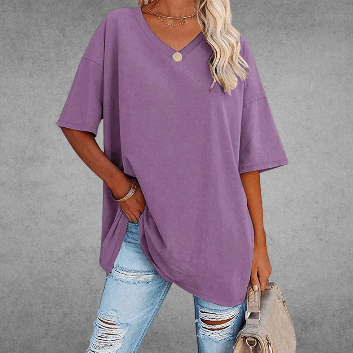 Daelia – Oversized V-Neck T-Shirt with Drop Shoulders and Relaxed Fit
