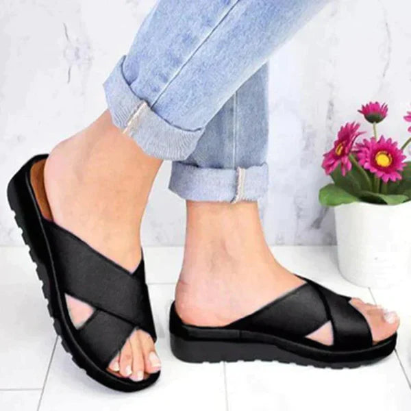 Alba – Slip-On Slide Sandals with Cross-Strap Design and Cushioned Sole