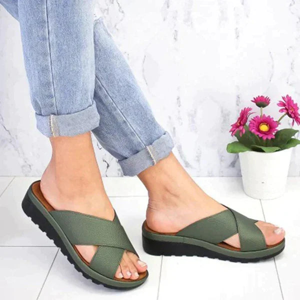 Alba – Slip-On Slide Sandals with Cross-Strap Design and Cushioned Sole
