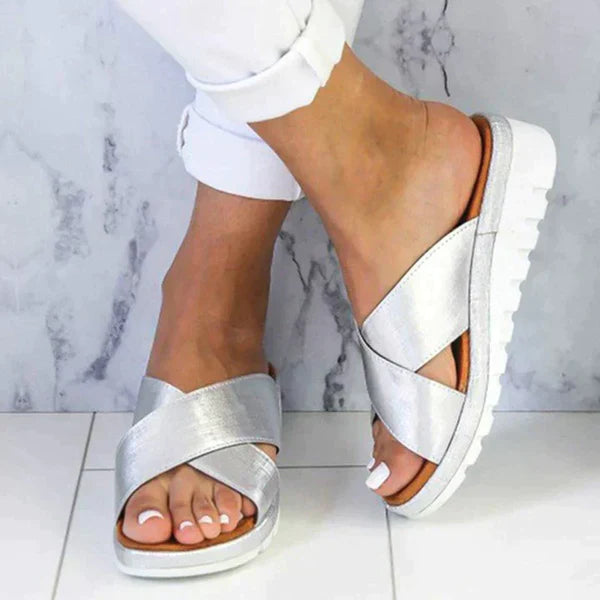 Alba – Slip-On Slide Sandals with Cross-Strap Design and Cushioned Sole
