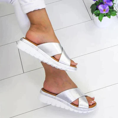 Alba – Slip-On Slide Sandals with Cross-Strap Design and Cushioned Sole