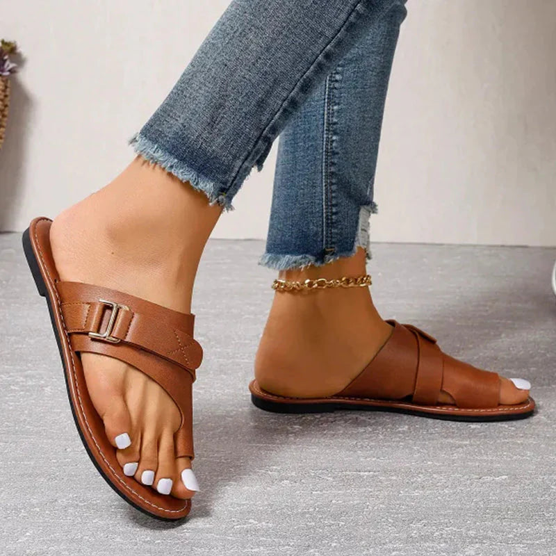 Harlyn - Toe Loop Flat Sandals with Buckle Strap for Casual Comfort