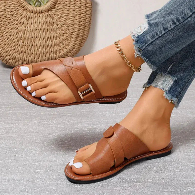 Harlyn - Toe Loop Flat Sandals with Buckle Strap for Casual Comfort