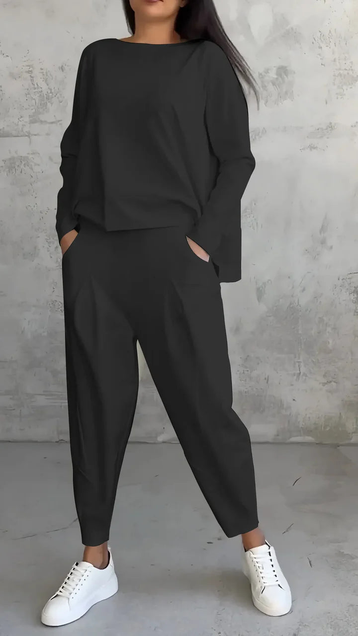 Hazel - Relaxed Fit Two-Piece Set with Tapered Trousers and Drop Shoulder Top