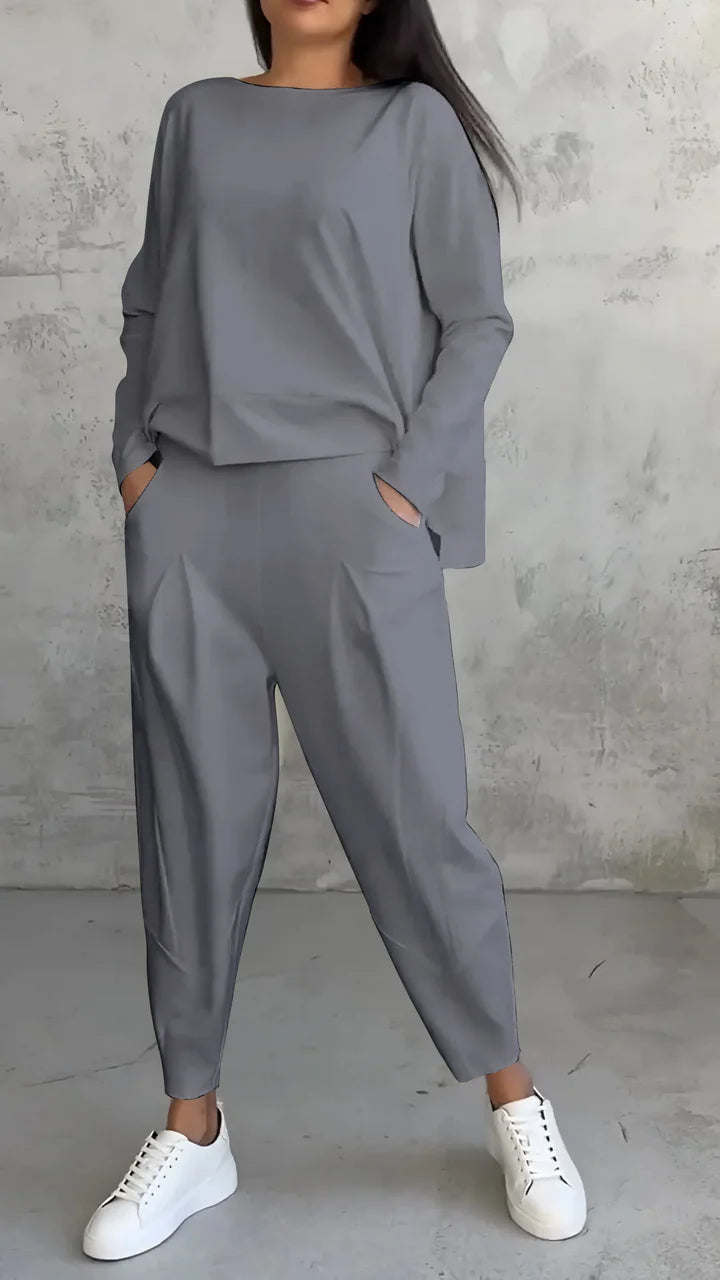 Hazel - Relaxed Fit Two-Piece Set with Tapered Trousers and Drop Shoulder Top
