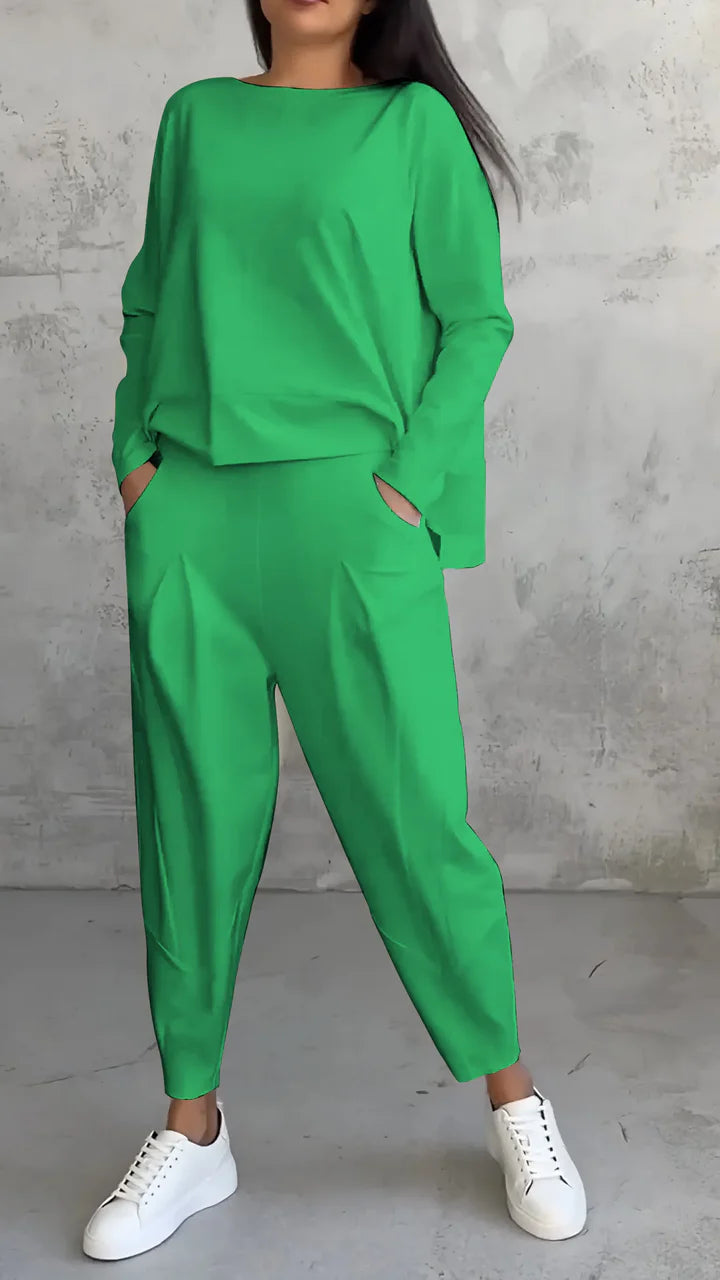 Hazel - Relaxed Fit Two-Piece Set with Tapered Trousers and Drop Shoulder Top