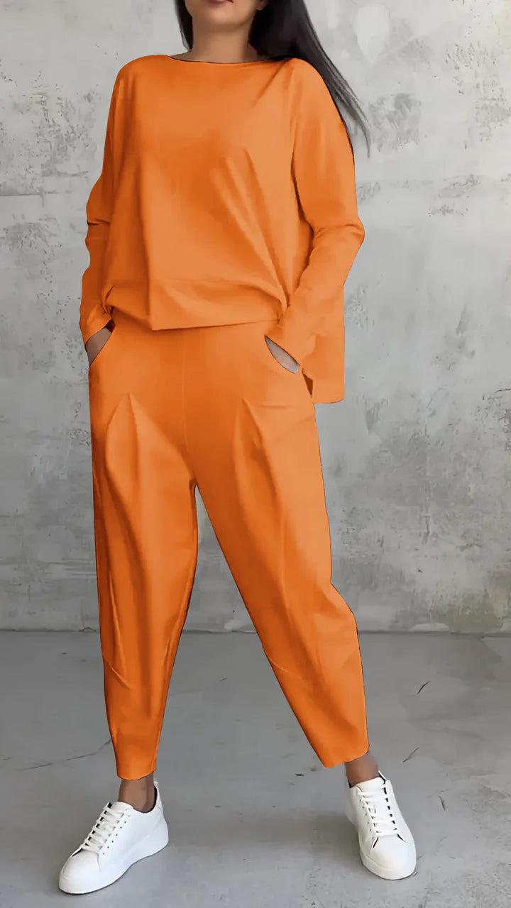 Hazel - Relaxed Fit Two-Piece Set with Tapered Trousers and Drop Shoulder Top