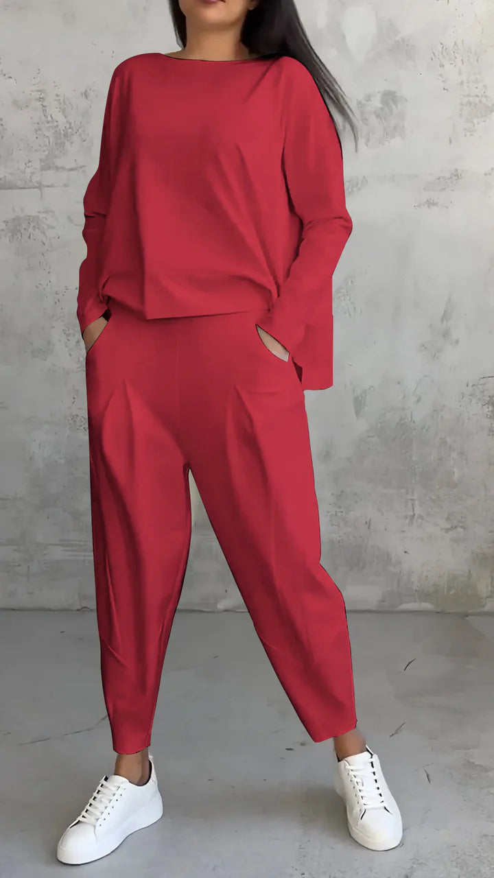Hazel - Relaxed Fit Two-Piece Set with Tapered Trousers and Drop Shoulder Top