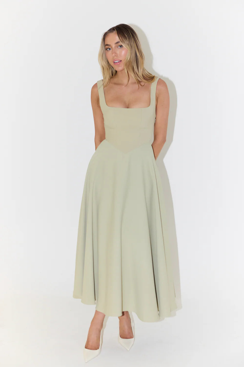 Isla - Sleeveless A-Line Midi Dress with Square Neckline