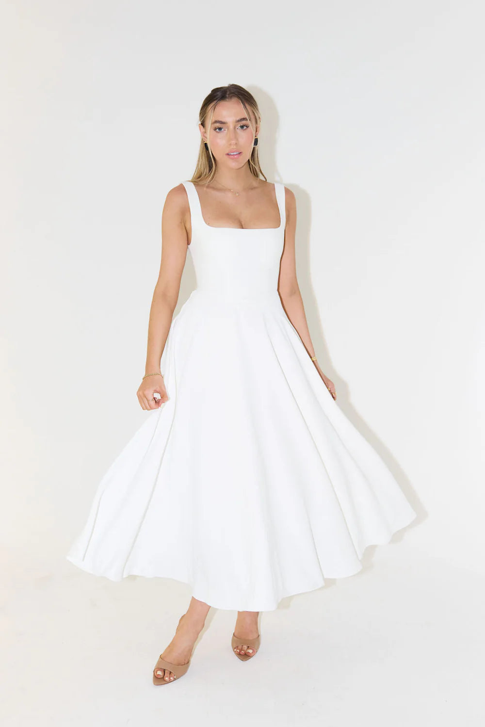 Isla - Sleeveless A-Line Midi Dress with Square Neckline