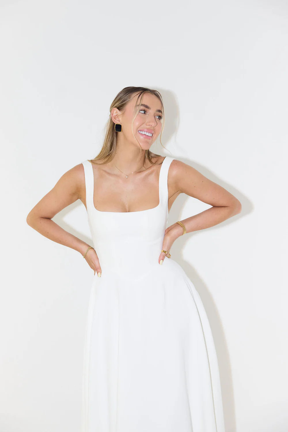 Isla - Sleeveless A-Line Midi Dress with Square Neckline