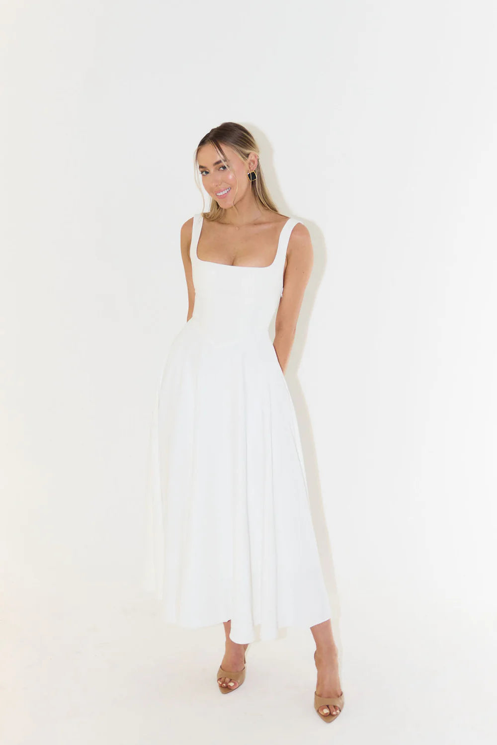 Isla - Sleeveless A-Line Midi Dress with Square Neckline