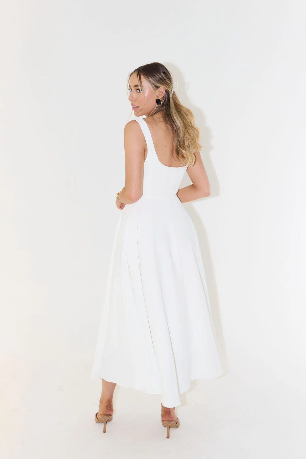 Isla - Sleeveless A-Line Midi Dress with Square Neckline