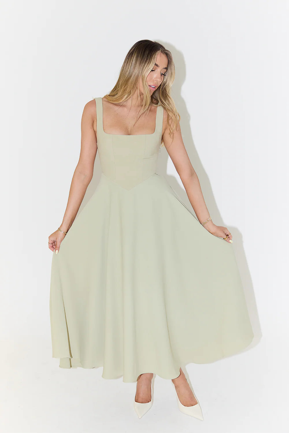 Isla - Sleeveless A-Line Midi Dress with Square Neckline