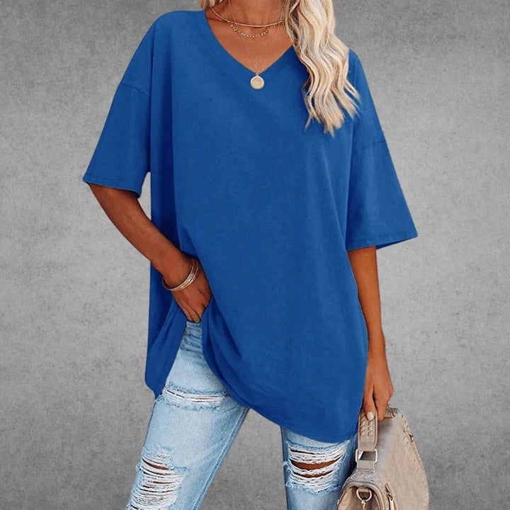 Daelia – Oversized V-Neck T-Shirt with Drop Shoulders and Relaxed Fit
