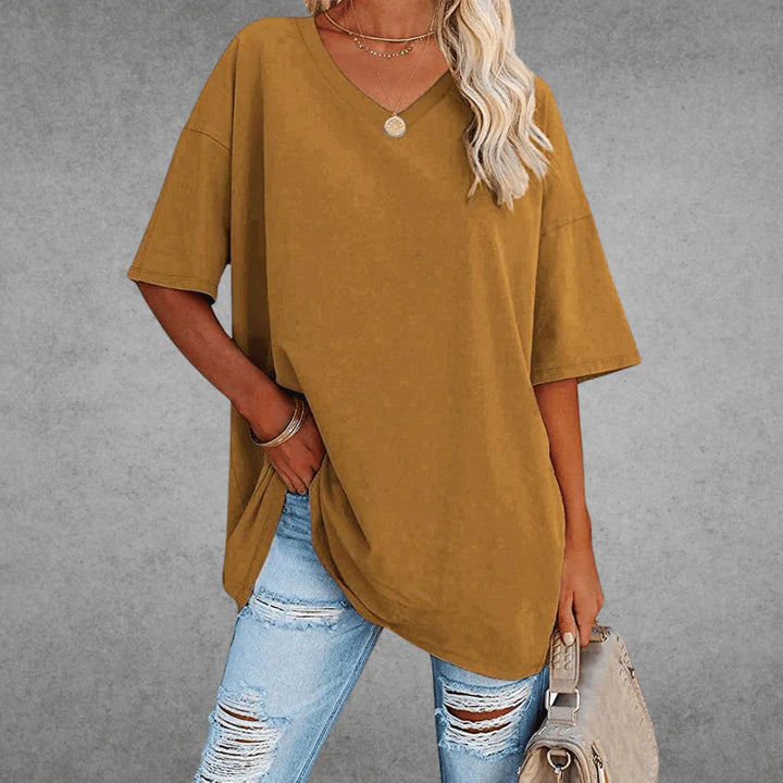 Daelia – Oversized V-Neck T-Shirt with Drop Shoulders and Relaxed Fit