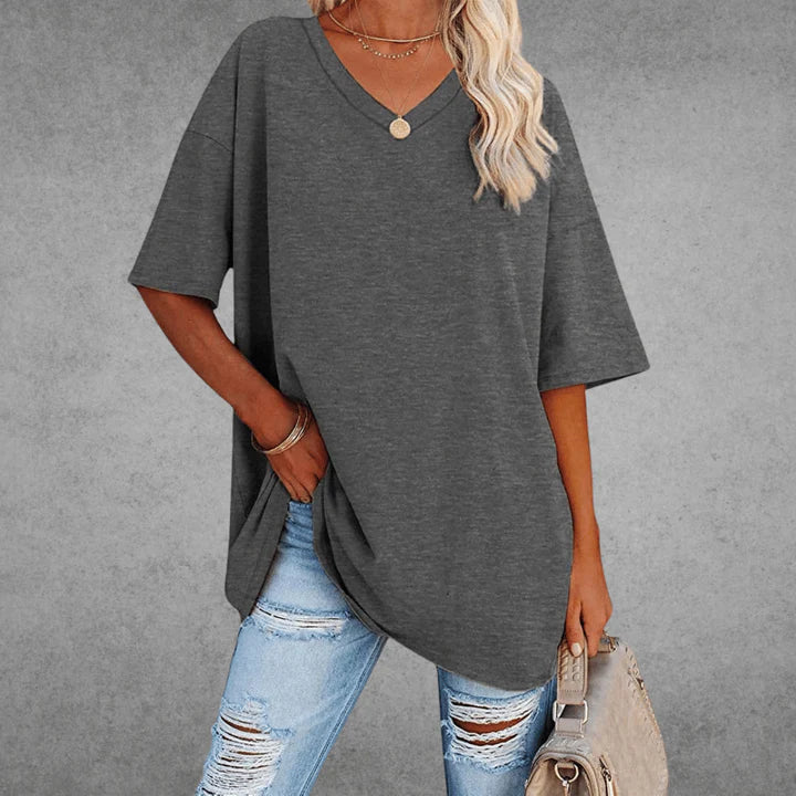 Daelia – Oversized V-Neck T-Shirt with Drop Shoulders and Relaxed Fit