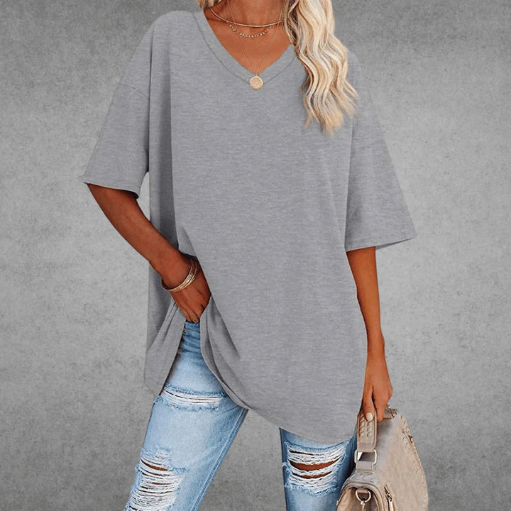 Daelia – Oversized V-Neck T-Shirt with Drop Shoulders and Relaxed Fit