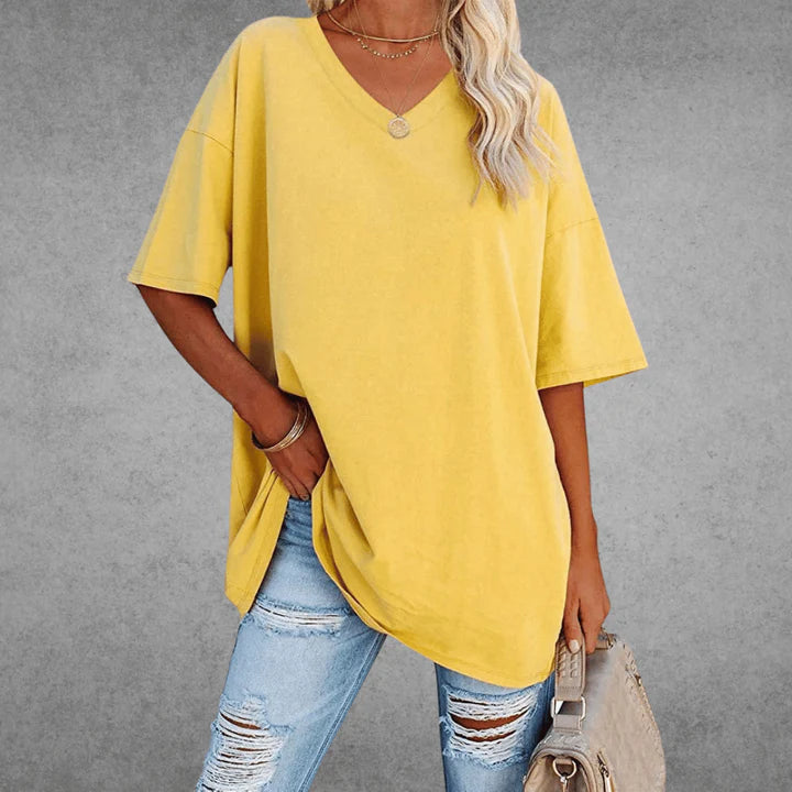 Daelia – Oversized V-Neck T-Shirt with Drop Shoulders and Relaxed Fit