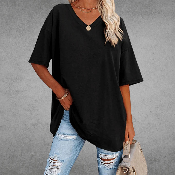 Daelia – Oversized V-Neck T-Shirt with Drop Shoulders and Relaxed Fit